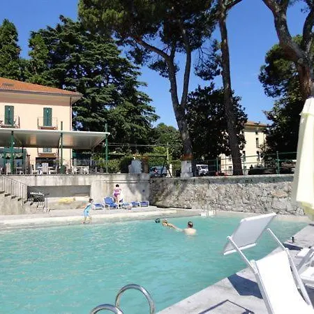 Sleeps 6 Pool T421419 * Meina